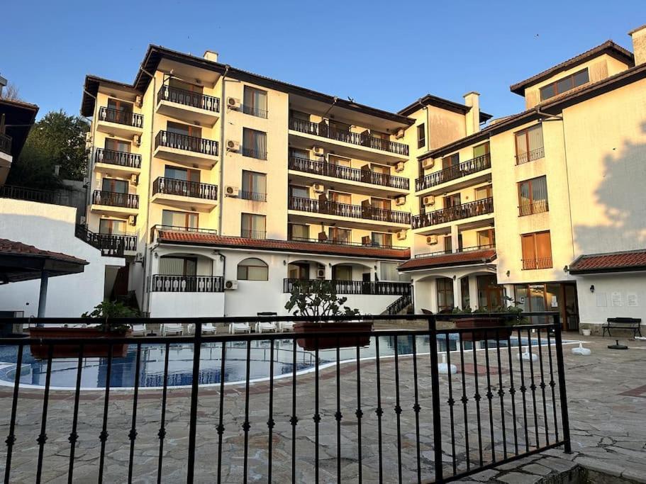 Spacious Fully Furnished Studio In Kavarna Apart Hotel Kültér fotó
