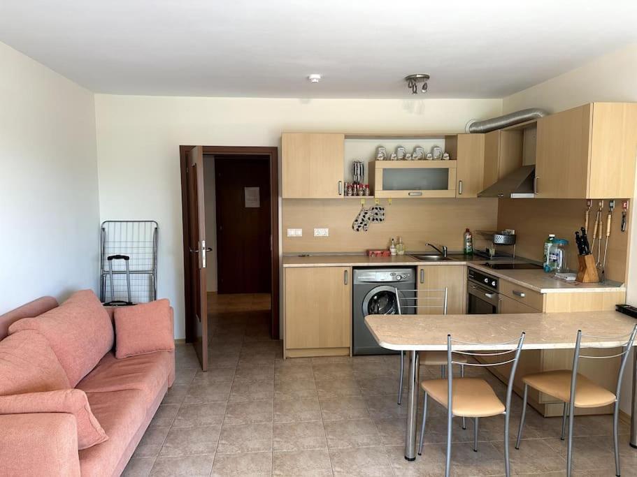 Spacious Fully Furnished Studio In Kavarna Apart Hotel Kültér fotó