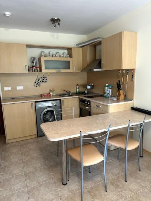 Spacious Fully Furnished Studio In Kavarna Apart Hotel Kültér fotó