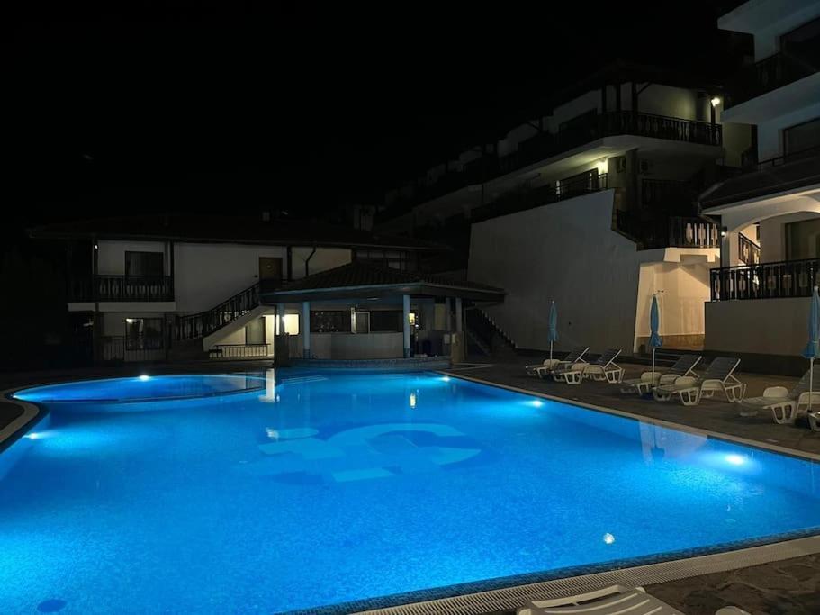 Spacious Fully Furnished Studio In Kavarna Apart Hotel Kültér fotó